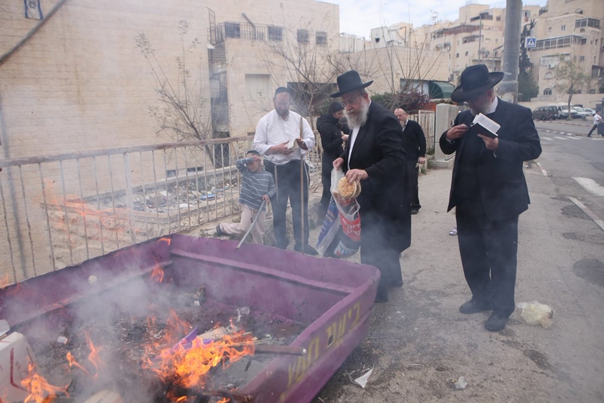 תיעוד: ירושלים שורפת את החמץ