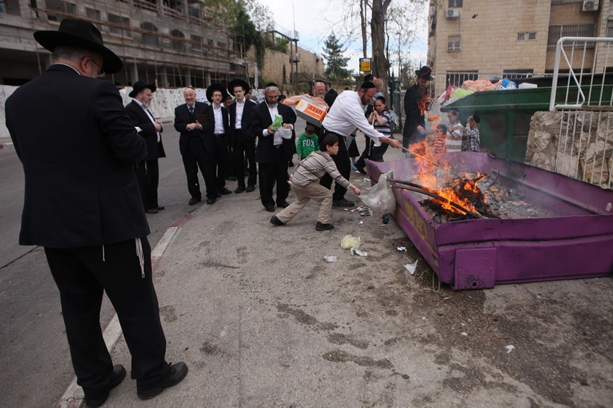 תיעוד: ירושלים שורפת את החמץ