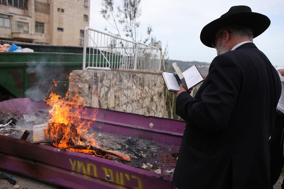 תיעוד: ירושלים שורפת את החמץ