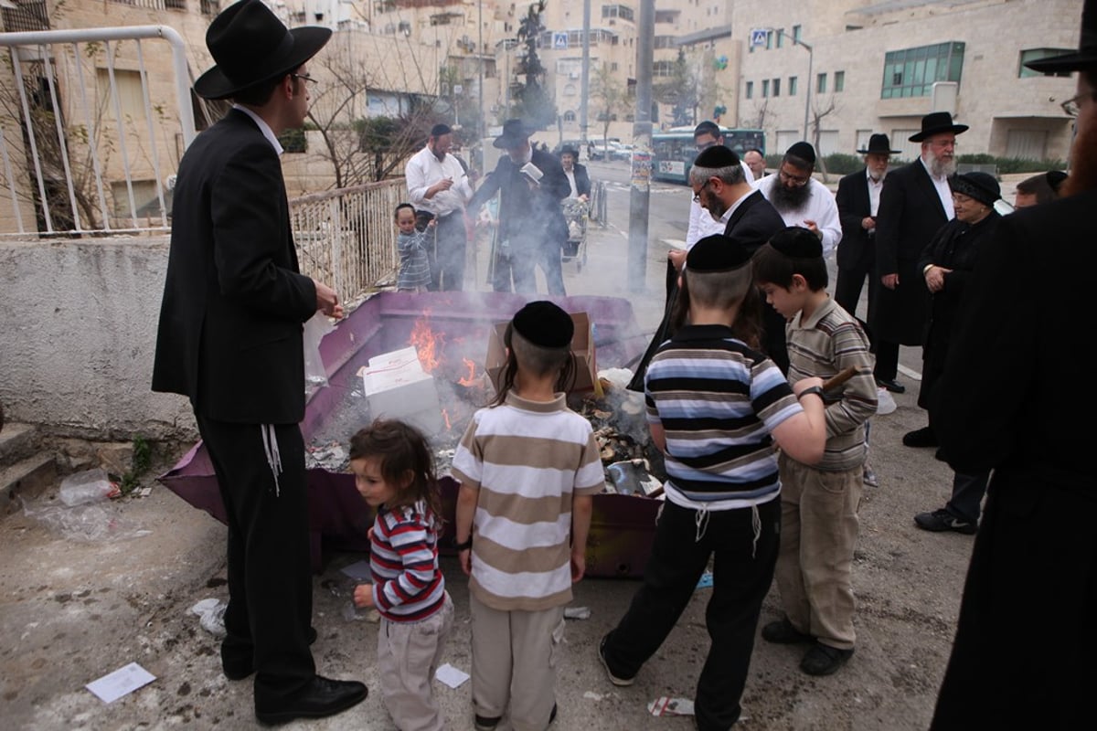 תיעוד: ירושלים שורפת את החמץ