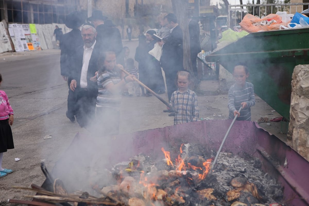 תיעוד: ירושלים שורפת את החמץ