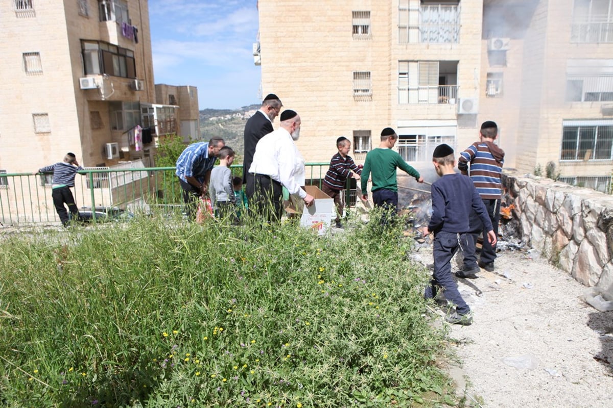 תיעוד: ירושלים שורפת את החמץ