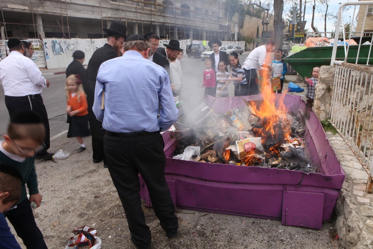 תיעוד: ירושלים שורפת את החמץ