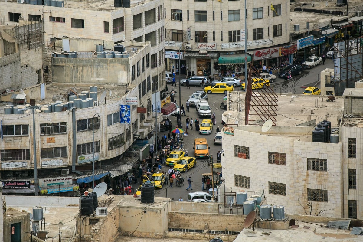 עיר אחת, שני עמים: הצצה מרתקת לחיי ילדי הישוב היהודי בחברון