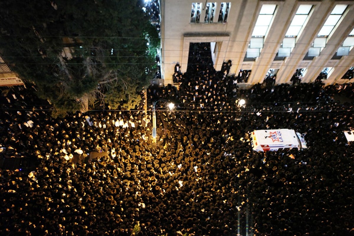 גלריה: כמאה אלף איש ליוו את מרן הגר"ש וואזנר למנוחות