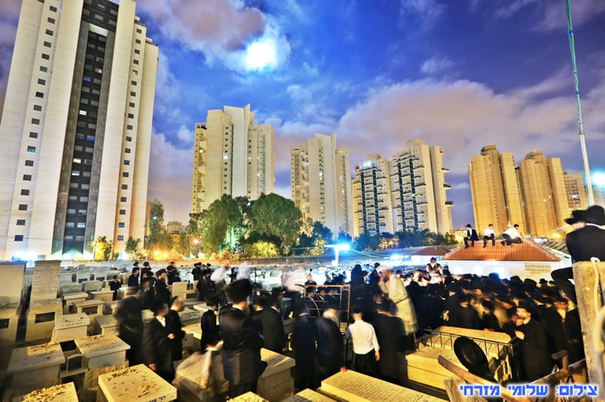 רגעי קבורתו של מרן רבי שמואל הלוי וואזנר זצ"ל