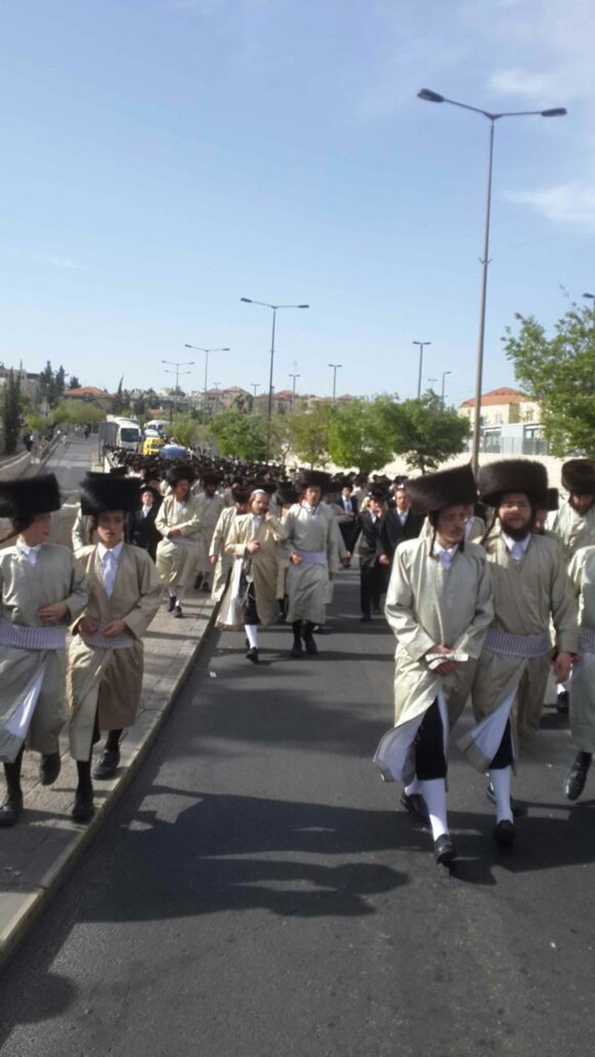 אלפים השתתפו בהלוויתו של  החתן יצחק סאמט ז"ל