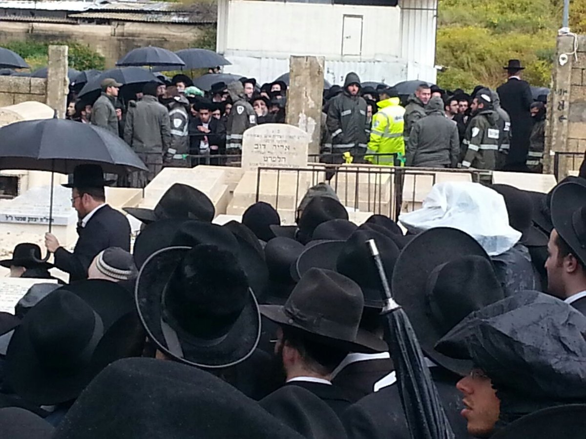 צפו: האבטחה המשטרתית בהלוויית הגר"ח גריינמן זצ"ל