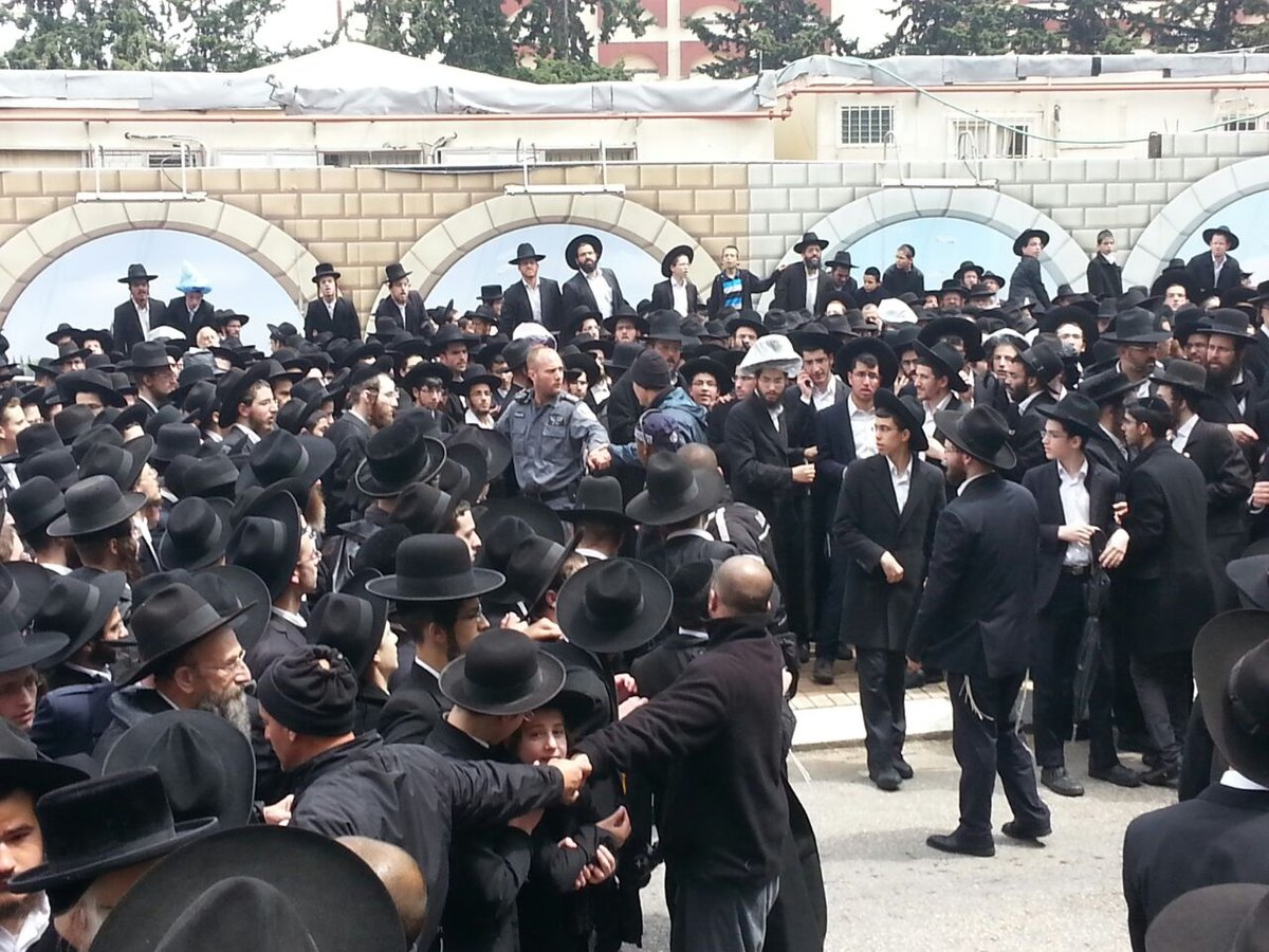 צפו: האבטחה המשטרתית בהלוויית הגר"ח גריינמן זצ"ל