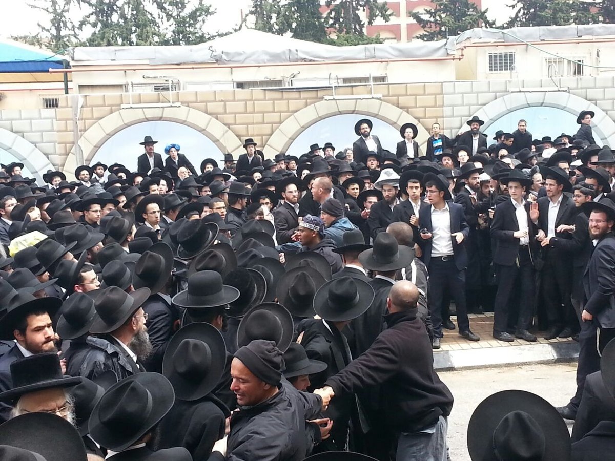 צפו: האבטחה המשטרתית בהלוויית הגר"ח גריינמן זצ"ל