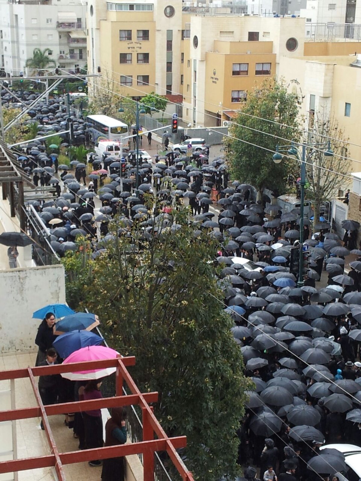 צפו: מסע הלוויית הגר"ח גריינמן זצ"ל בדרך לבית החיים