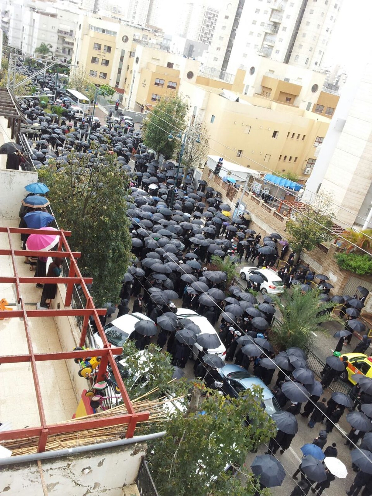 צפו: מסע הלוויית הגר"ח גריינמן זצ"ל בדרך לבית החיים