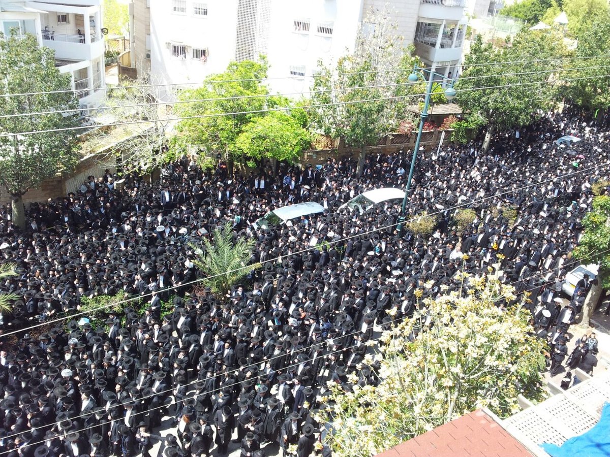 צפו: מסע הלוויית הגר"ח גריינמן זצ"ל בדרך לבית החיים