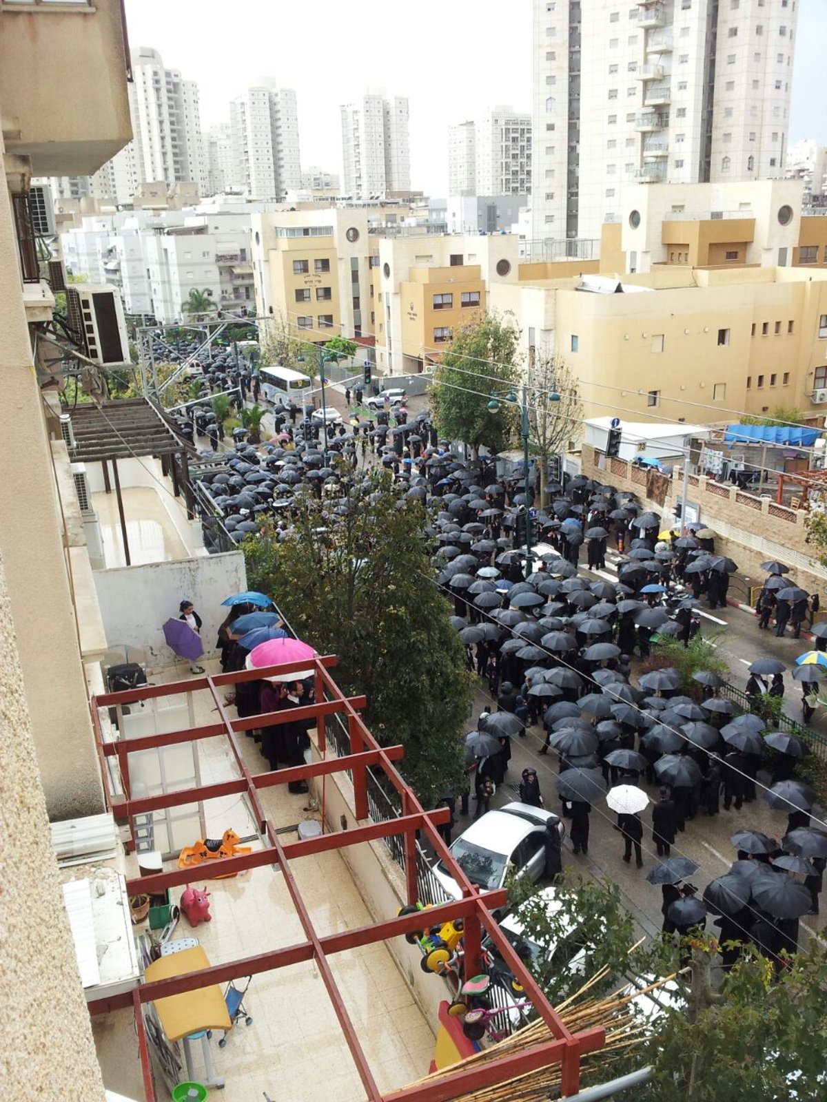 צפו: מסע הלוויית הגר"ח גריינמן זצ"ל בדרך לבית החיים