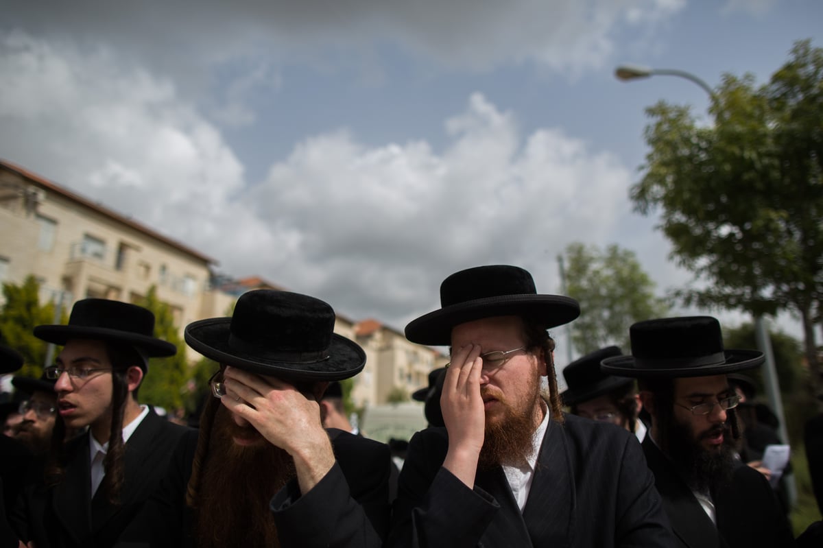 צפו: שוטרים התעמתו עם מפגינים חרדים קיצוניים