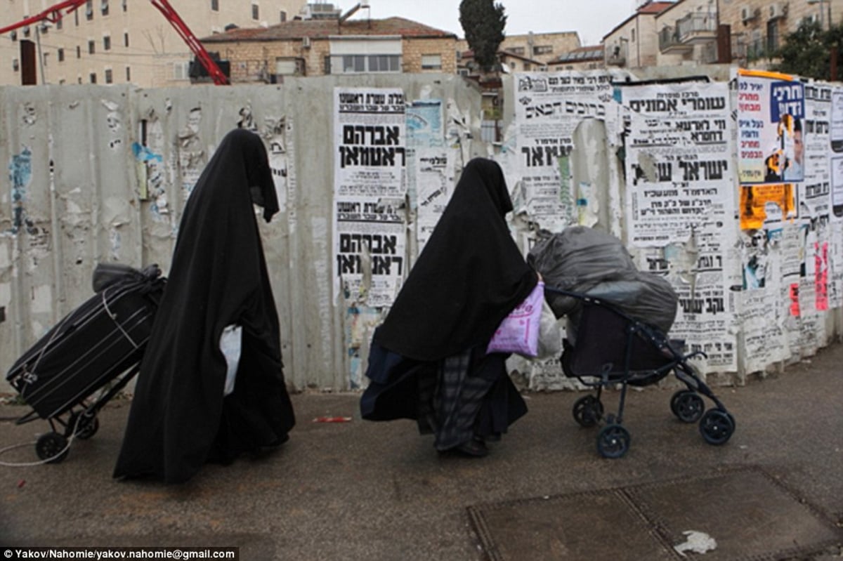 ה'דיילי מייל' מציג: הצצה ל"מנהגים המוזרים" של החרדים