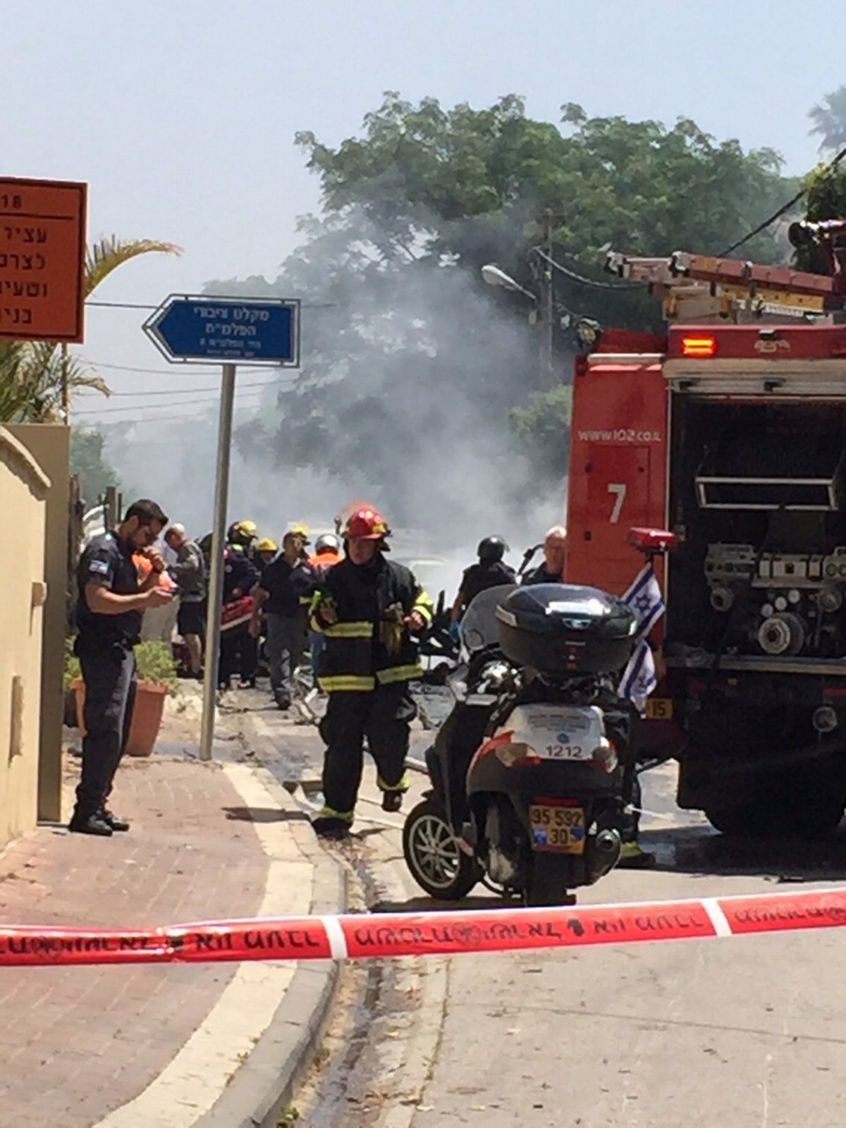 גבעתיים: שלושה פצועים בפיצוץ ברכב