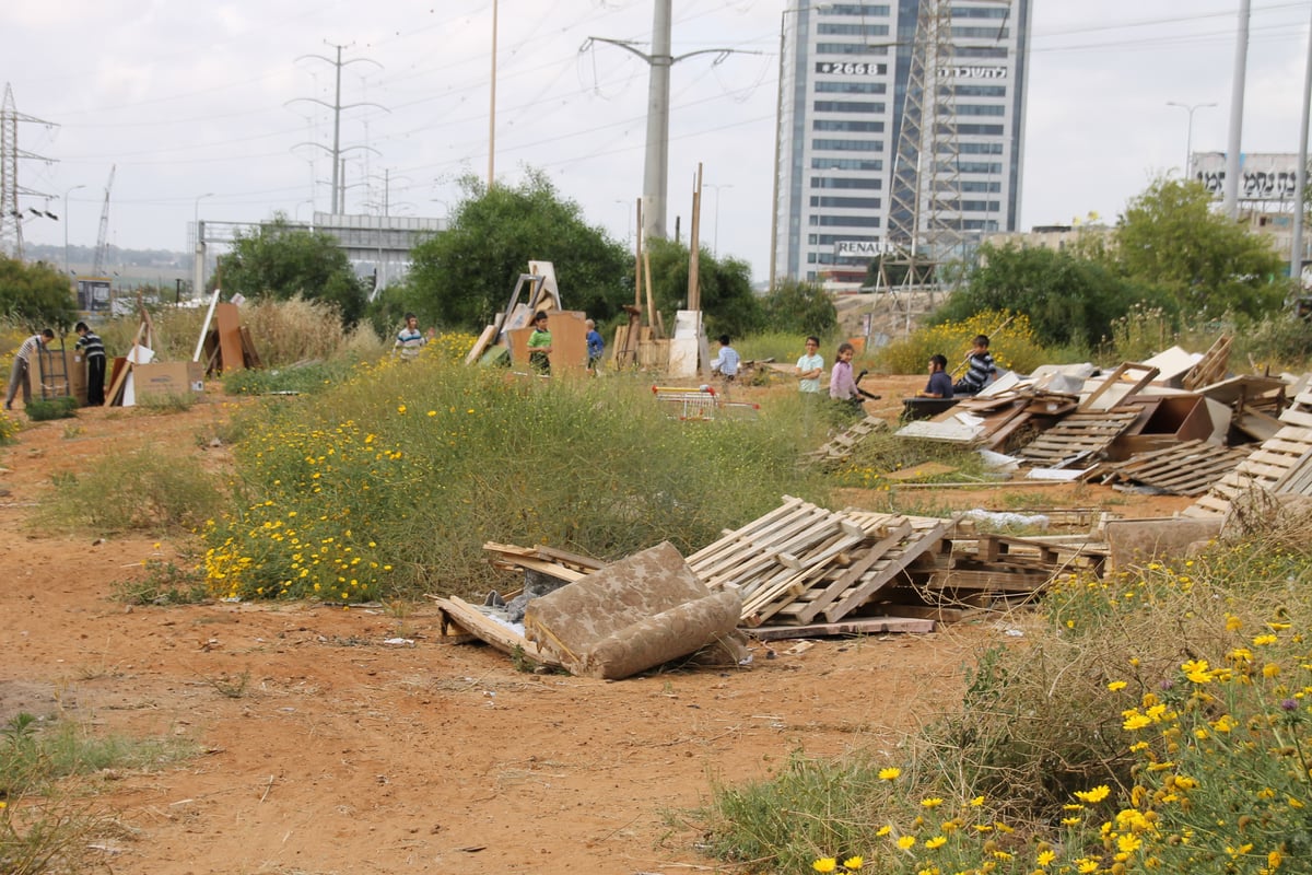 גלריה: ילדי בני ברק מתכוננים למדורות ל"ג בעומר