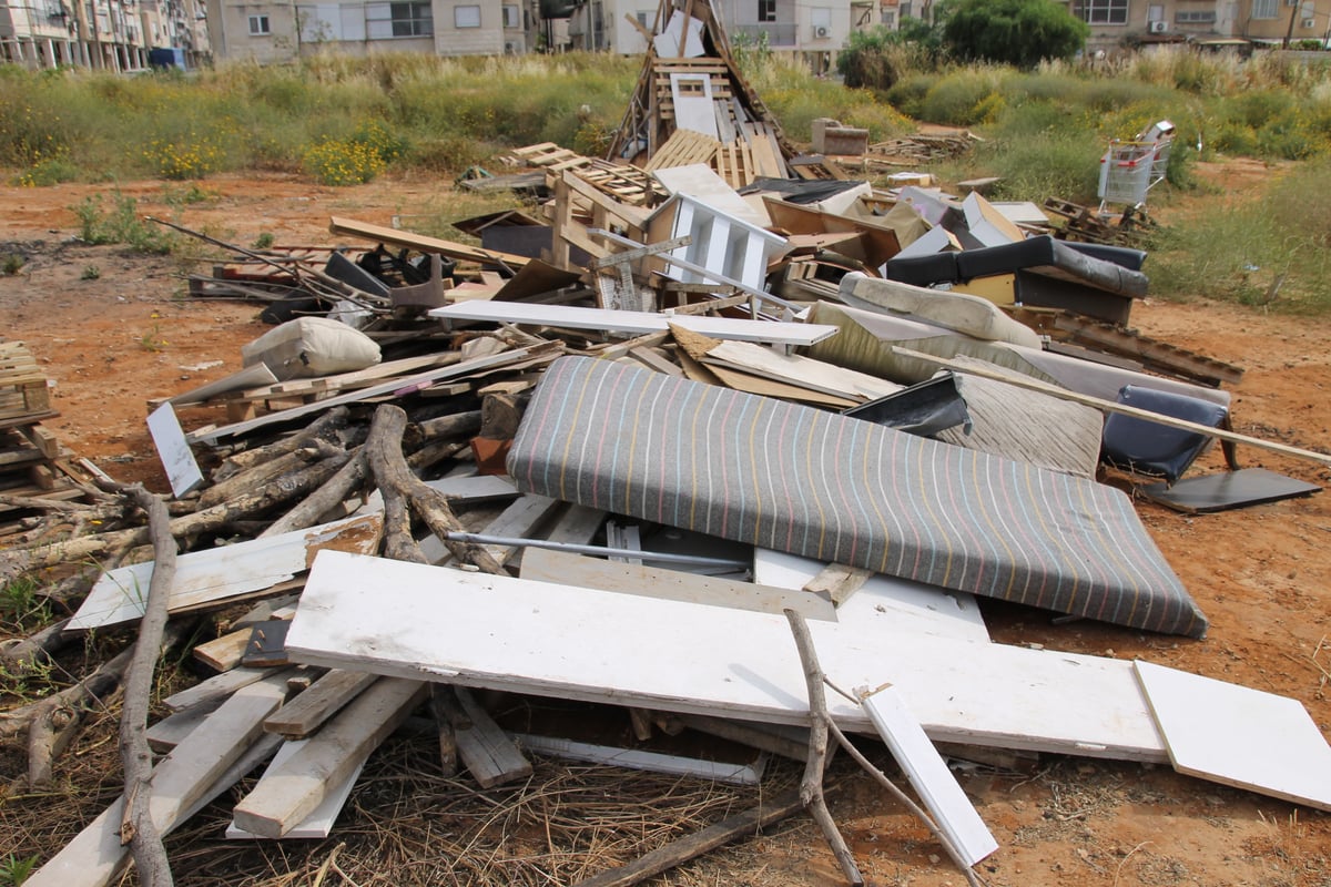 גלריה: ילדי בני ברק מתכוננים למדורות ל"ג בעומר