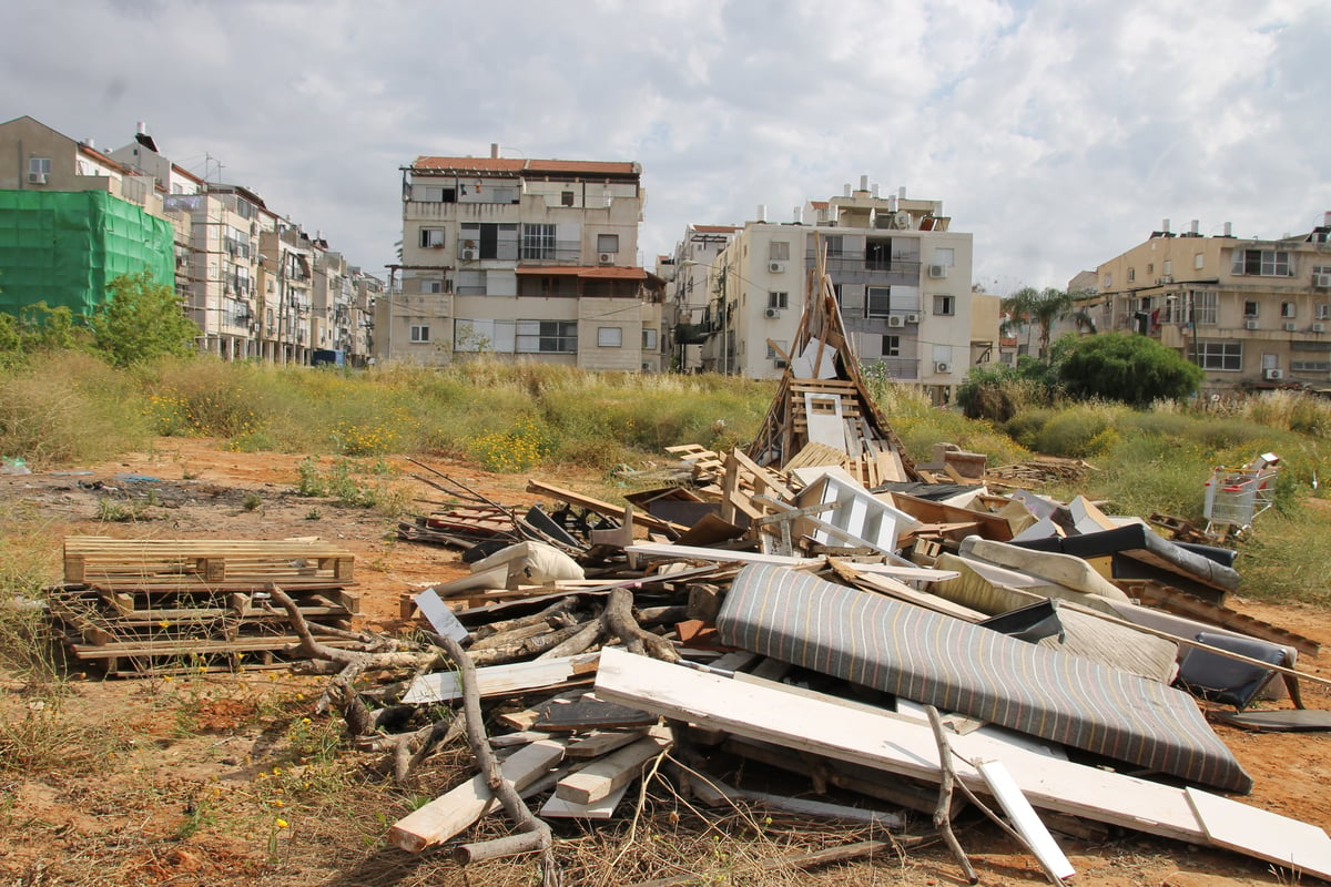 גלריה: ילדי בני ברק מתכוננים למדורות ל"ג בעומר