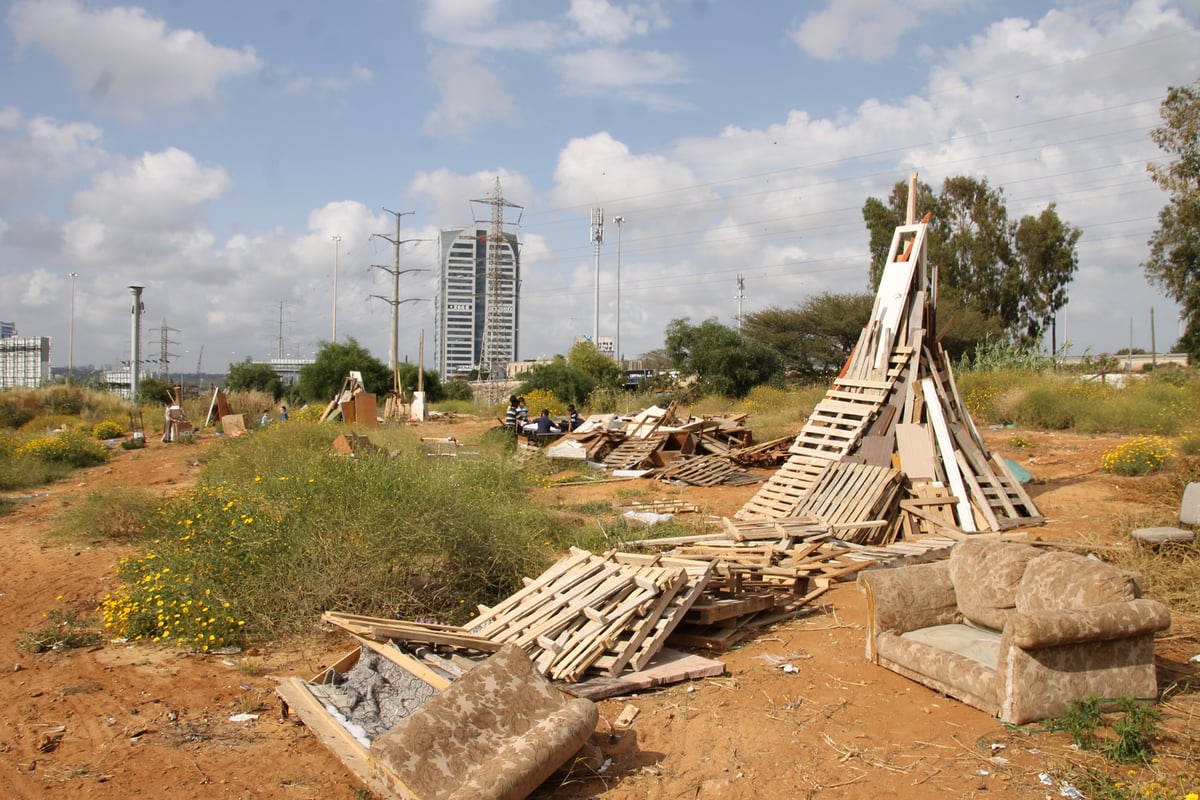 גלריה: ילדי בני ברק מתכוננים למדורות ל"ג בעומר