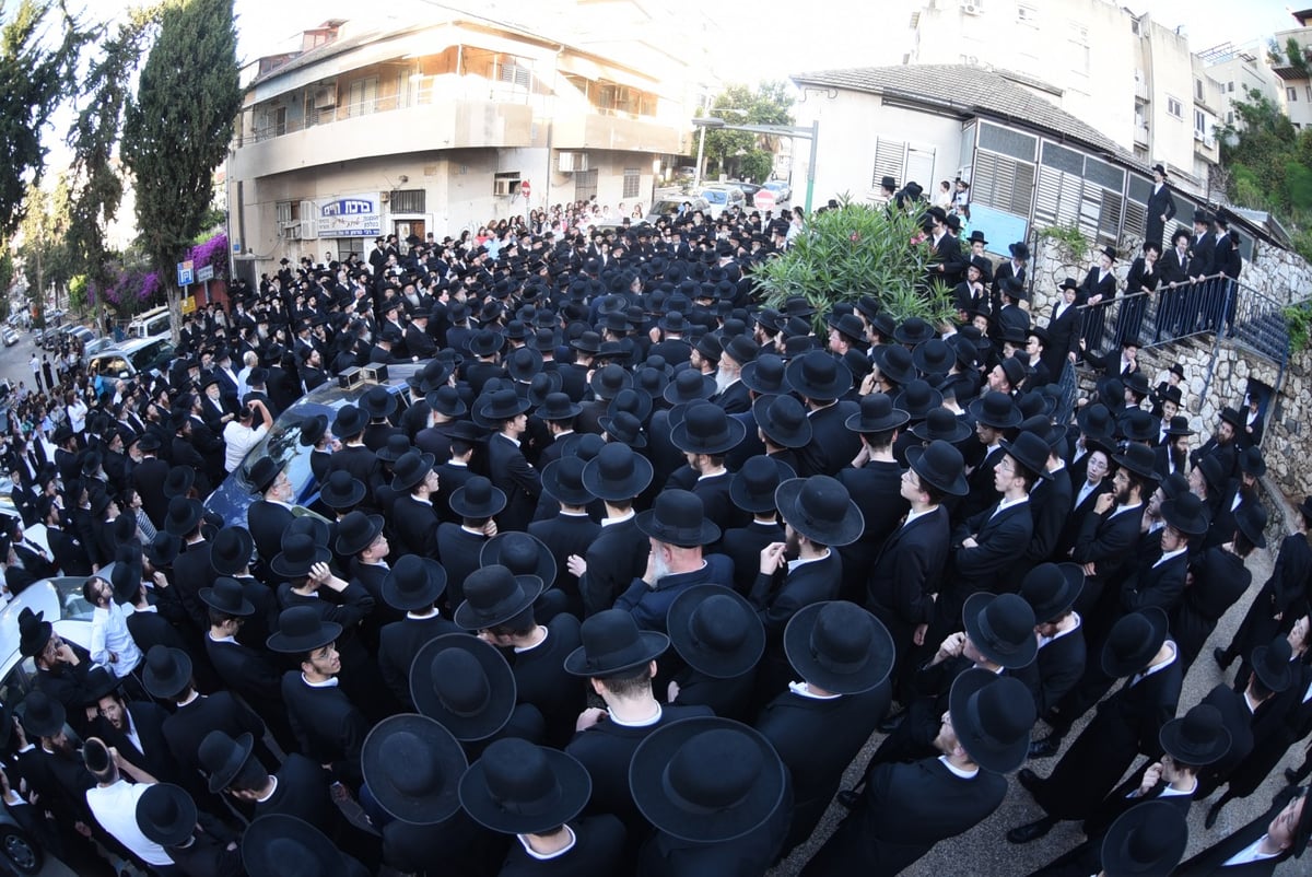 גלריה: מאות בהלווית הרב יצחק מאיר ז"ל