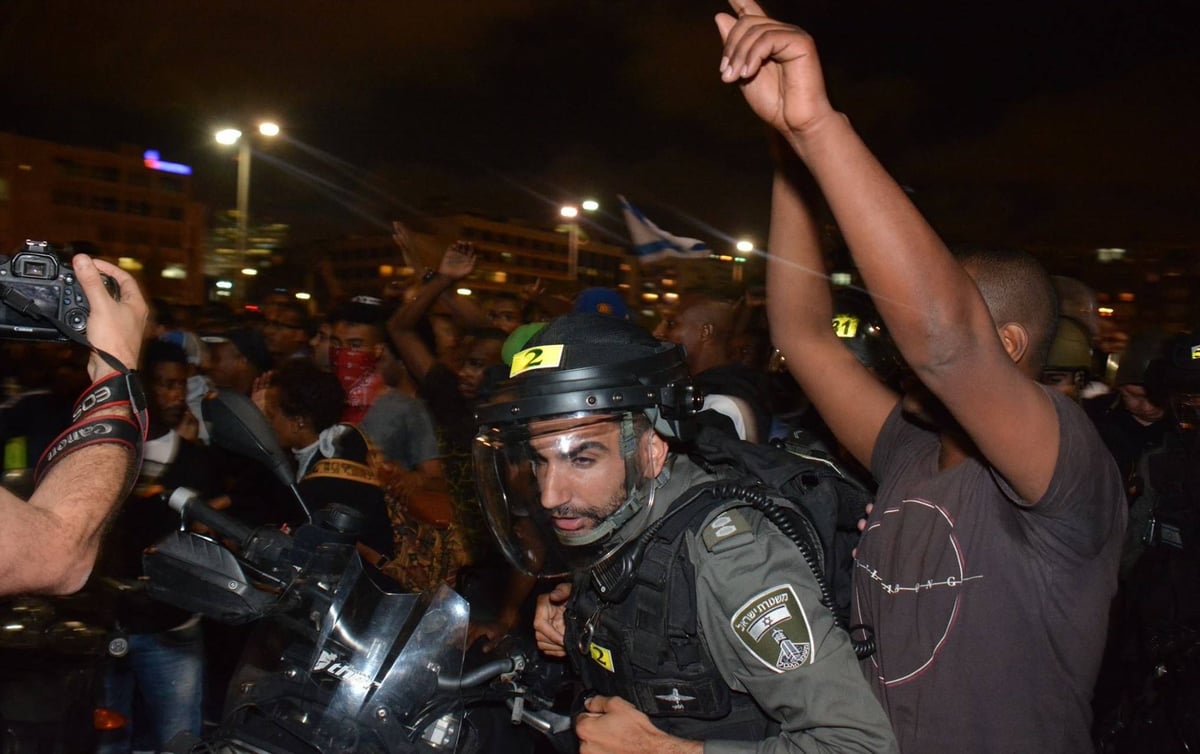 אנרכיה בהפגנת האתיופים בת"א: רימוני הלם ופצועים