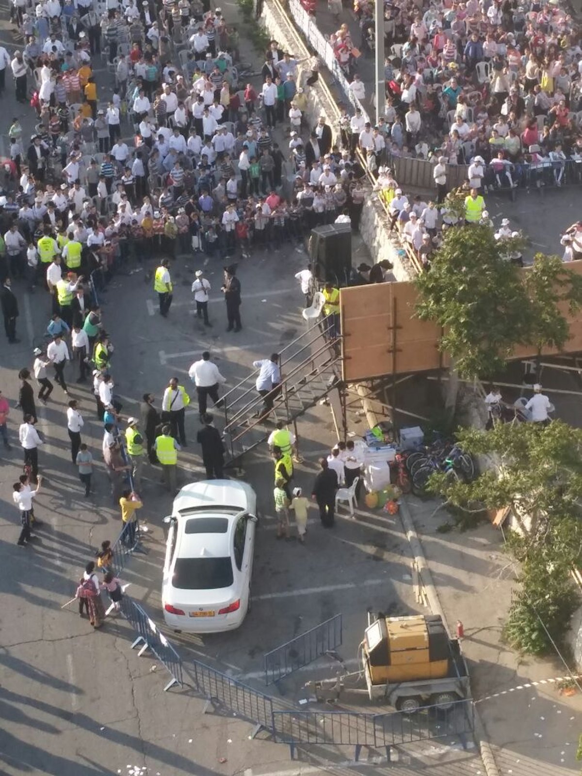 תיעוד: הראשל"צ הגאון רבי יצחק יוסף בתהלוכת חב"ד