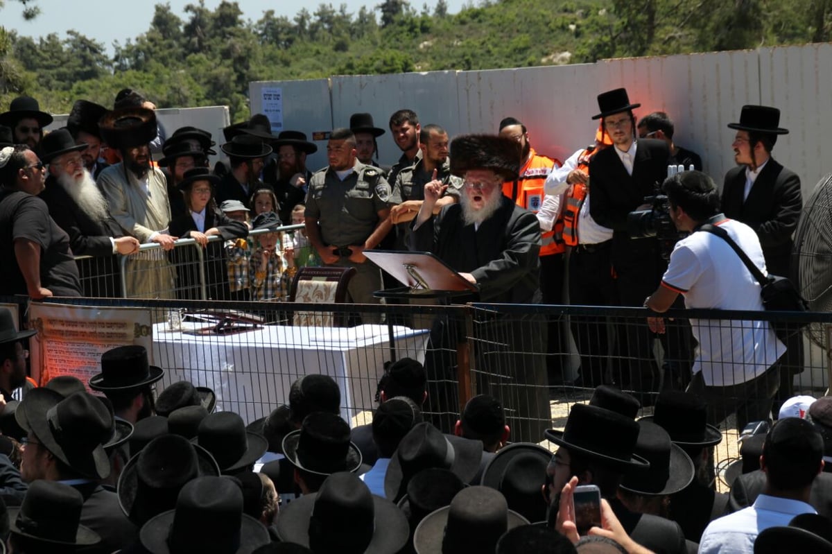 גלריה: ההדלקה של חסידויות סאסוב וקוידינוב במירון