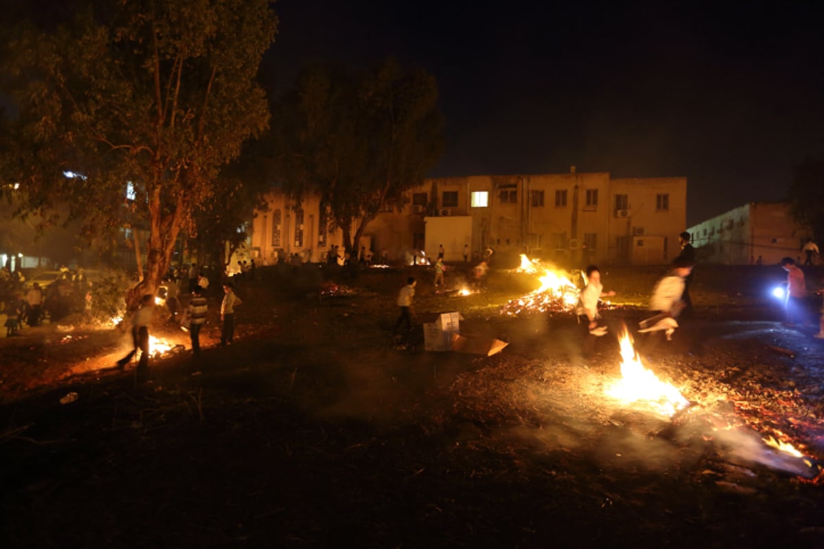 גלריה: ילדי בני ברק בהדלקת מדורת ל"ג בעומר