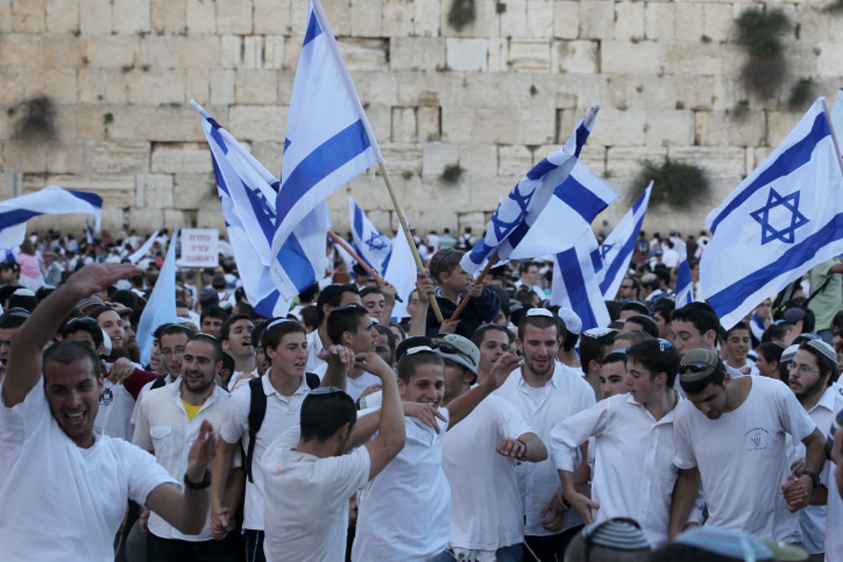 ריקוד הדגלים בכותל