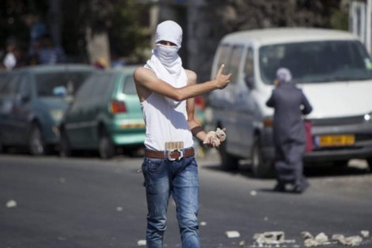 ירושלים: ערבים יידו אבנים על ניידת משטרה