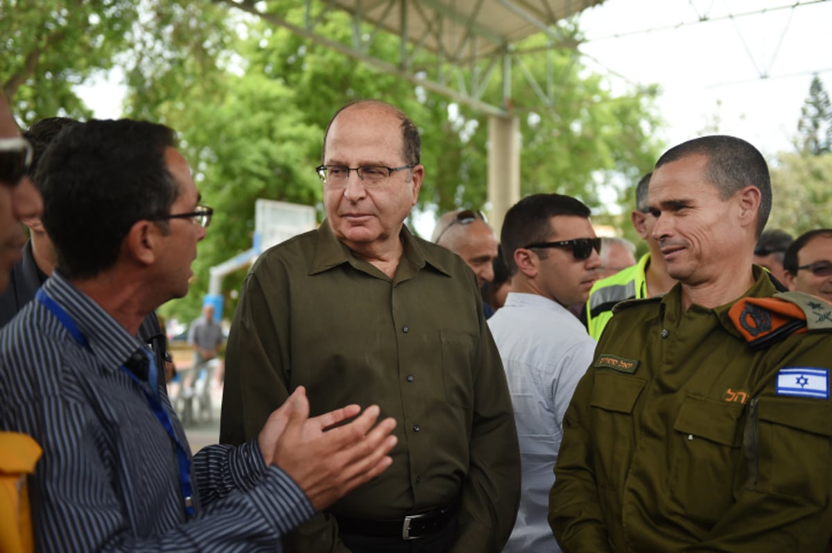 שר הביטחון יעלון בתרגיל, אתמול