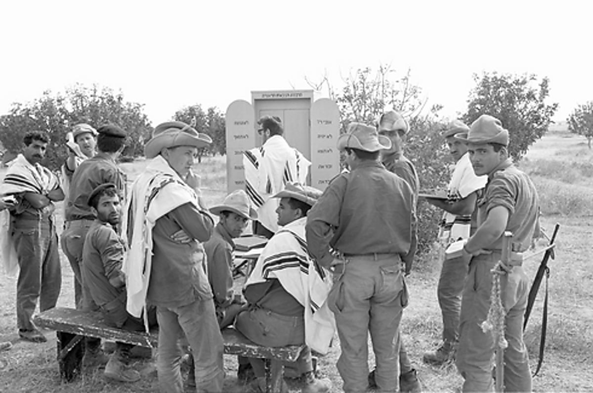 הקטע הנדיר נחשף: חרדים לצד חיילים ב"ששת הימים"