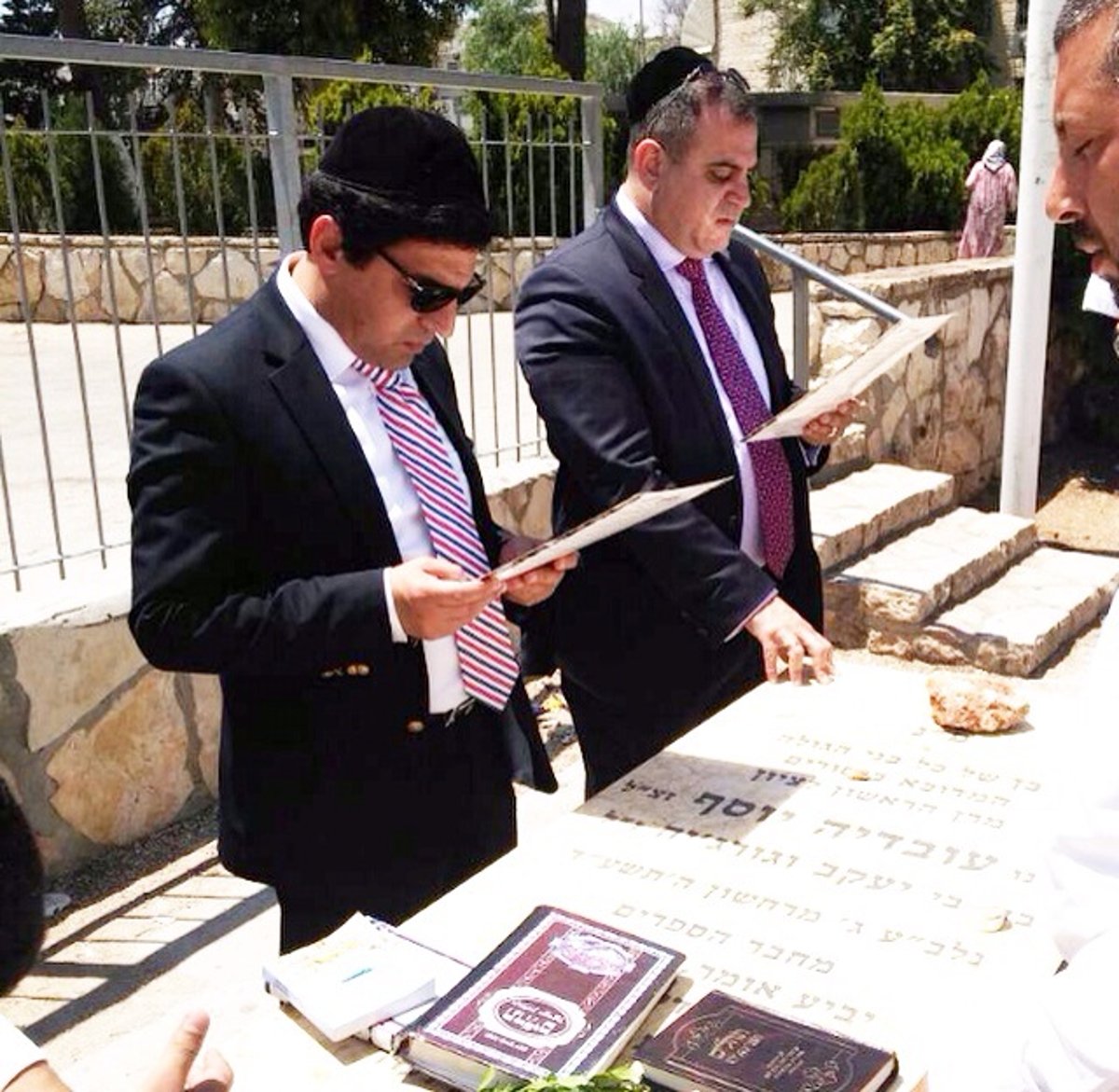 צפו: יצפאן ורב הסלבס בקברי גדולי ישראל בירושלים