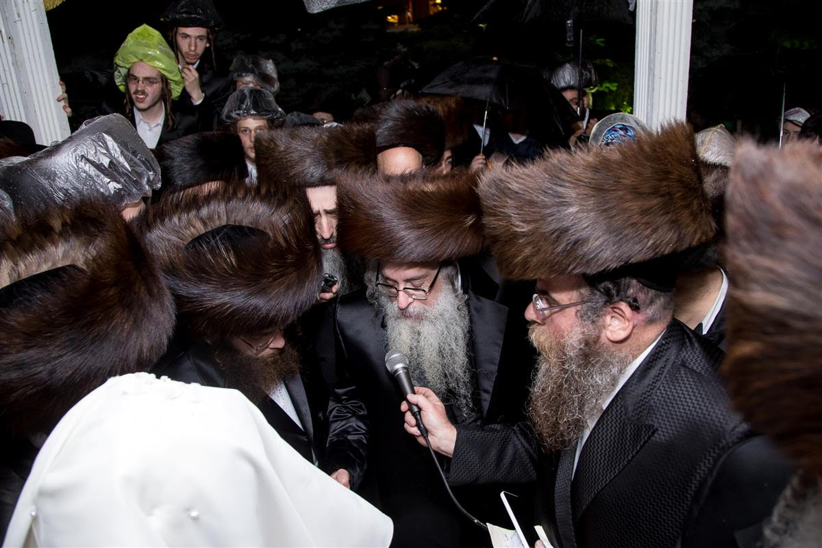 תיעוד: חתונת נכד האדמו"ר מצאנז קלויזנבורג