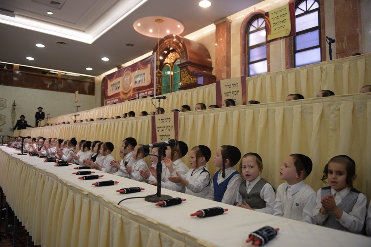 מסיבת "חומש סעודה" בסאטמר • גלריה