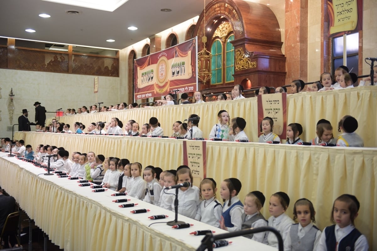 מסיבת "חומש סעודה" בסאטמר • גלריה