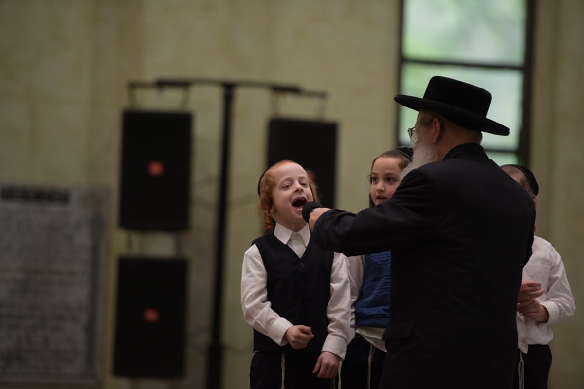 מסיבת "חומש סעודה" בסאטמר • גלריה