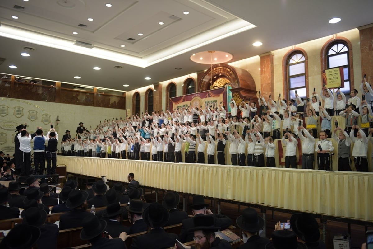 מסיבת "חומש סעודה" בסאטמר • גלריה