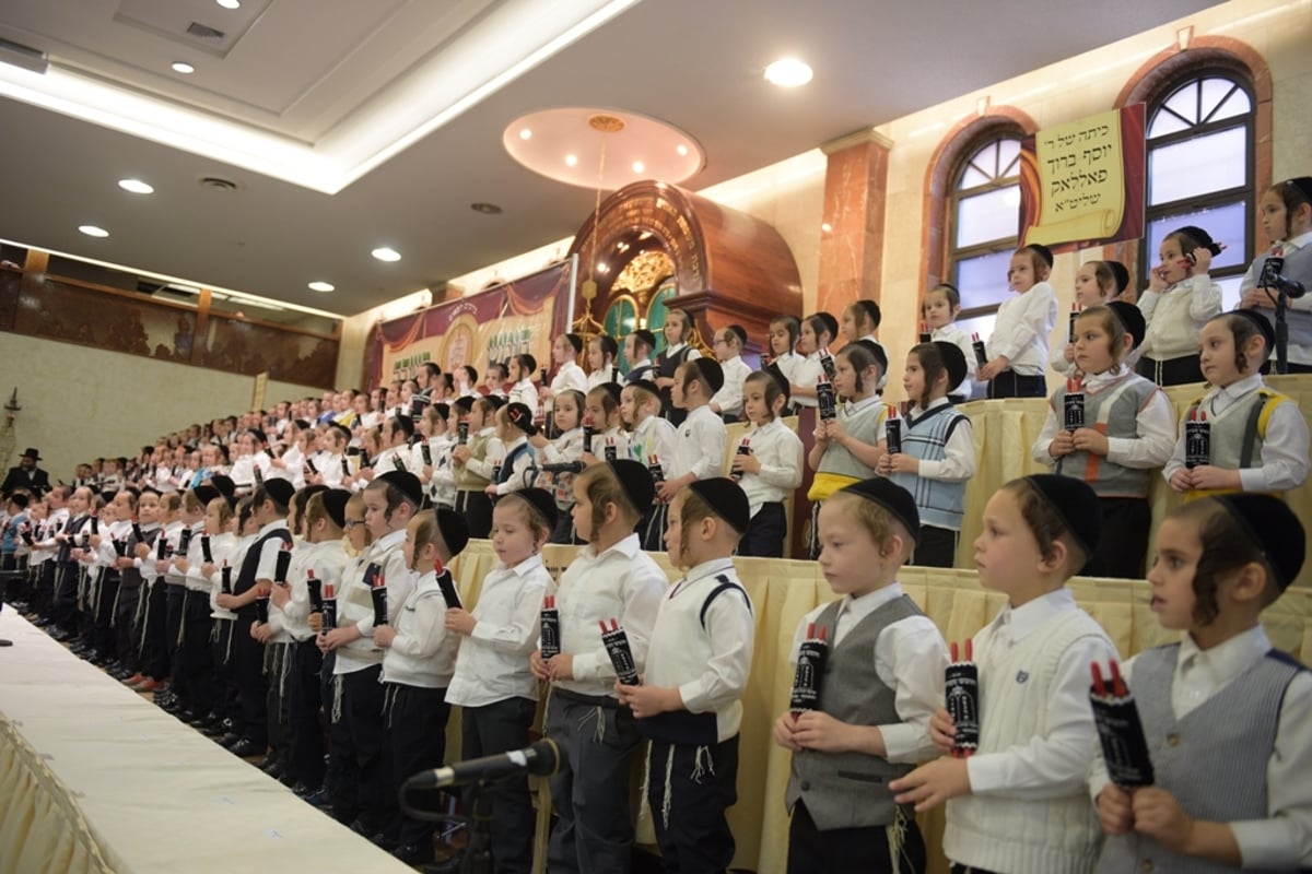 מסיבת "חומש סעודה" בסאטמר • גלריה