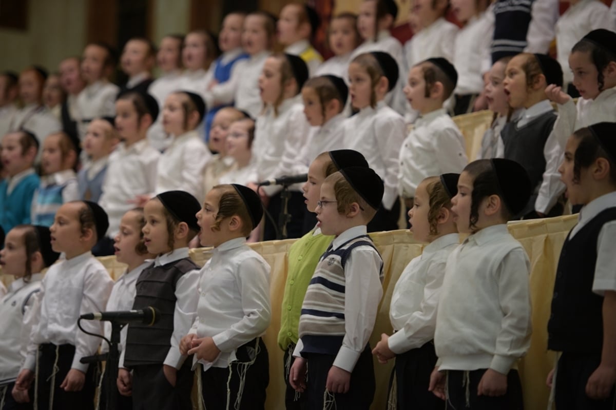 מסיבת "חומש סעודה" בסאטמר • גלריה