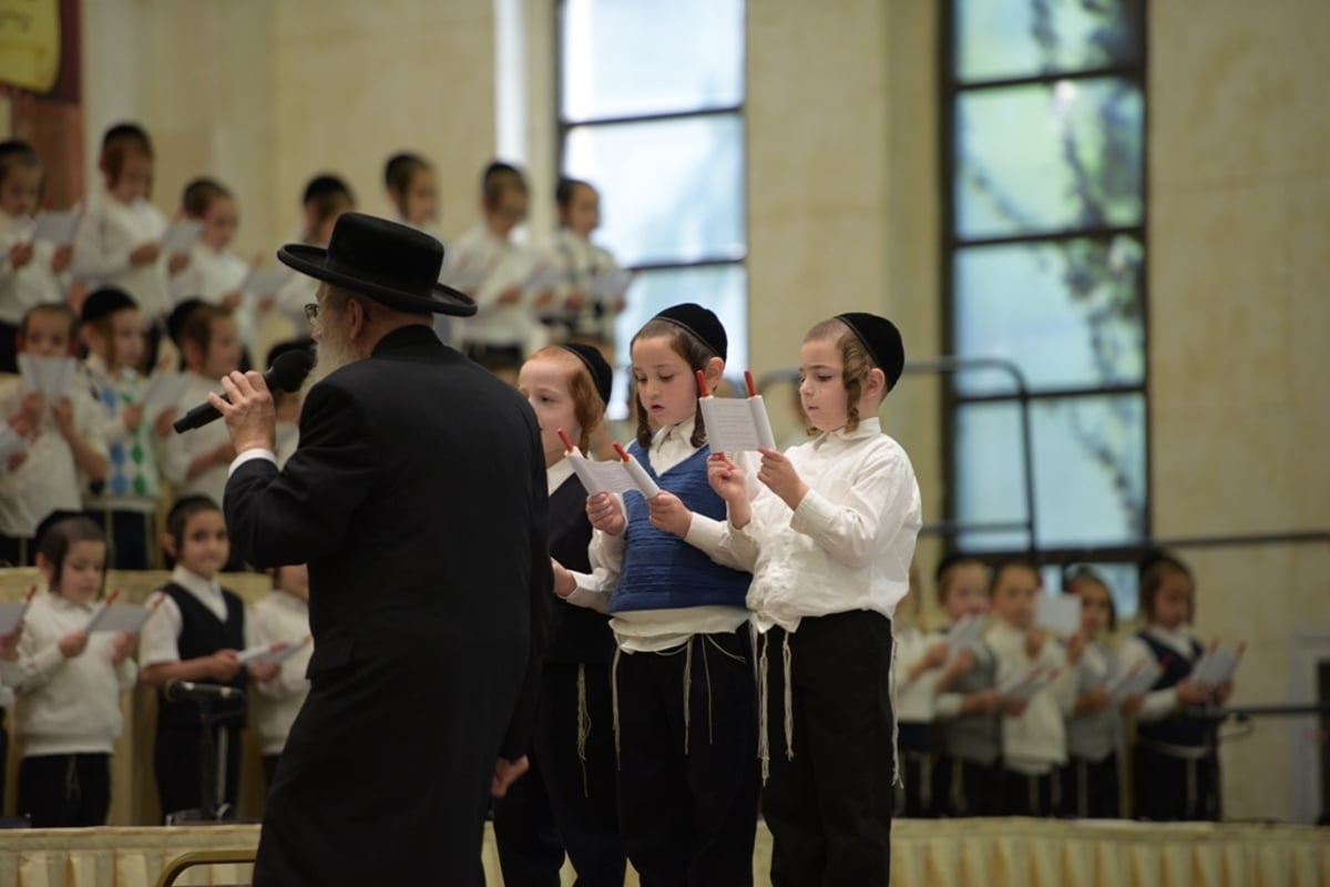 מסיבת "חומש סעודה" בסאטמר • גלריה