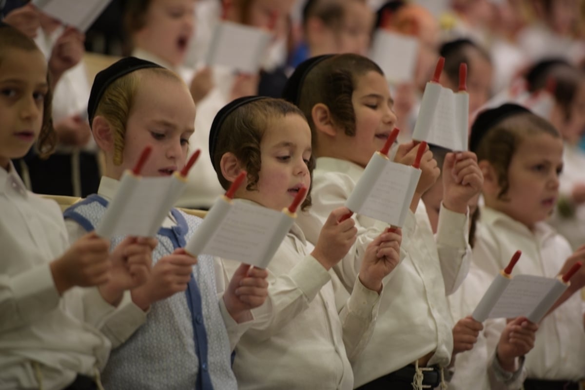 מסיבת "חומש סעודה" בסאטמר • גלריה