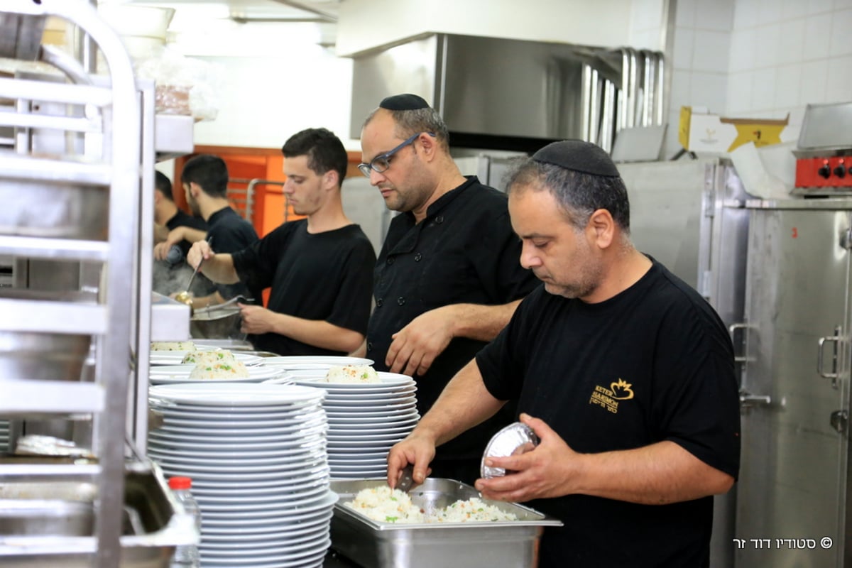 גלריה: חתונת בנו של הרב מנחם שוורץ עם בתו של הרב בנימין פישר