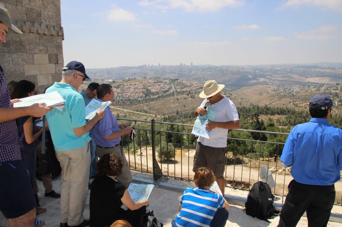 ח"כ יואב בן צור מש"ס סייר עם 'יוזמת ז'נבה' במזרח ירושלים