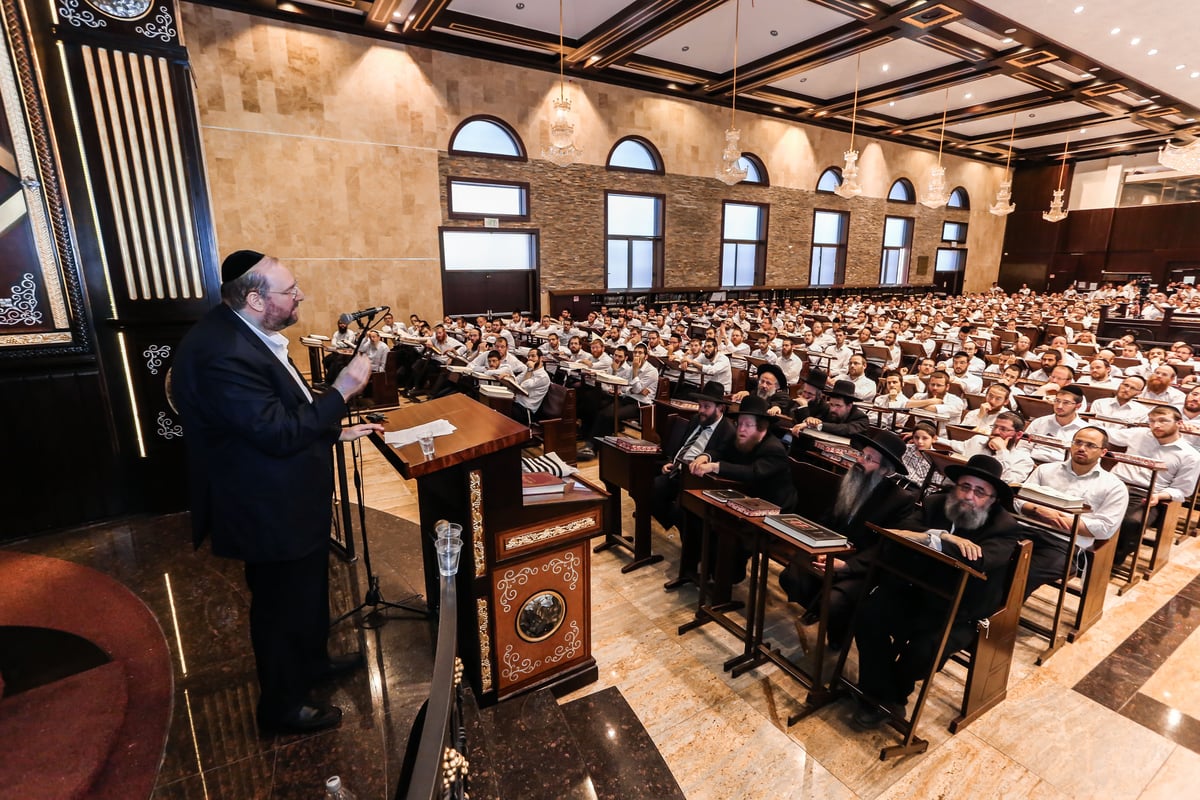 הנגיד רכניץ הגיע לביקור במודיעין עילית ומסר שיעור • תיעוד