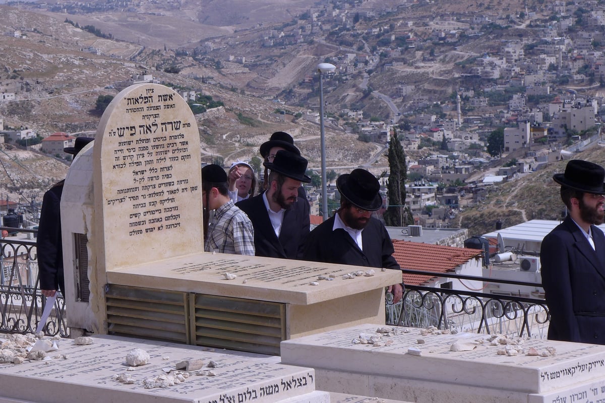 זעזוע בהר הזיתים: חברה קדישא הורסת קבר של אשה יהודיה