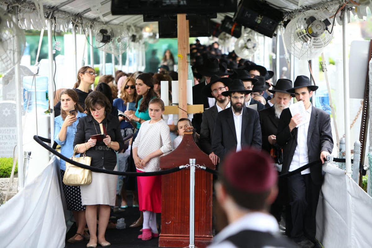 גלריה: קוראים "פדיון נפש" באהל של הרבי מליובאוויטש