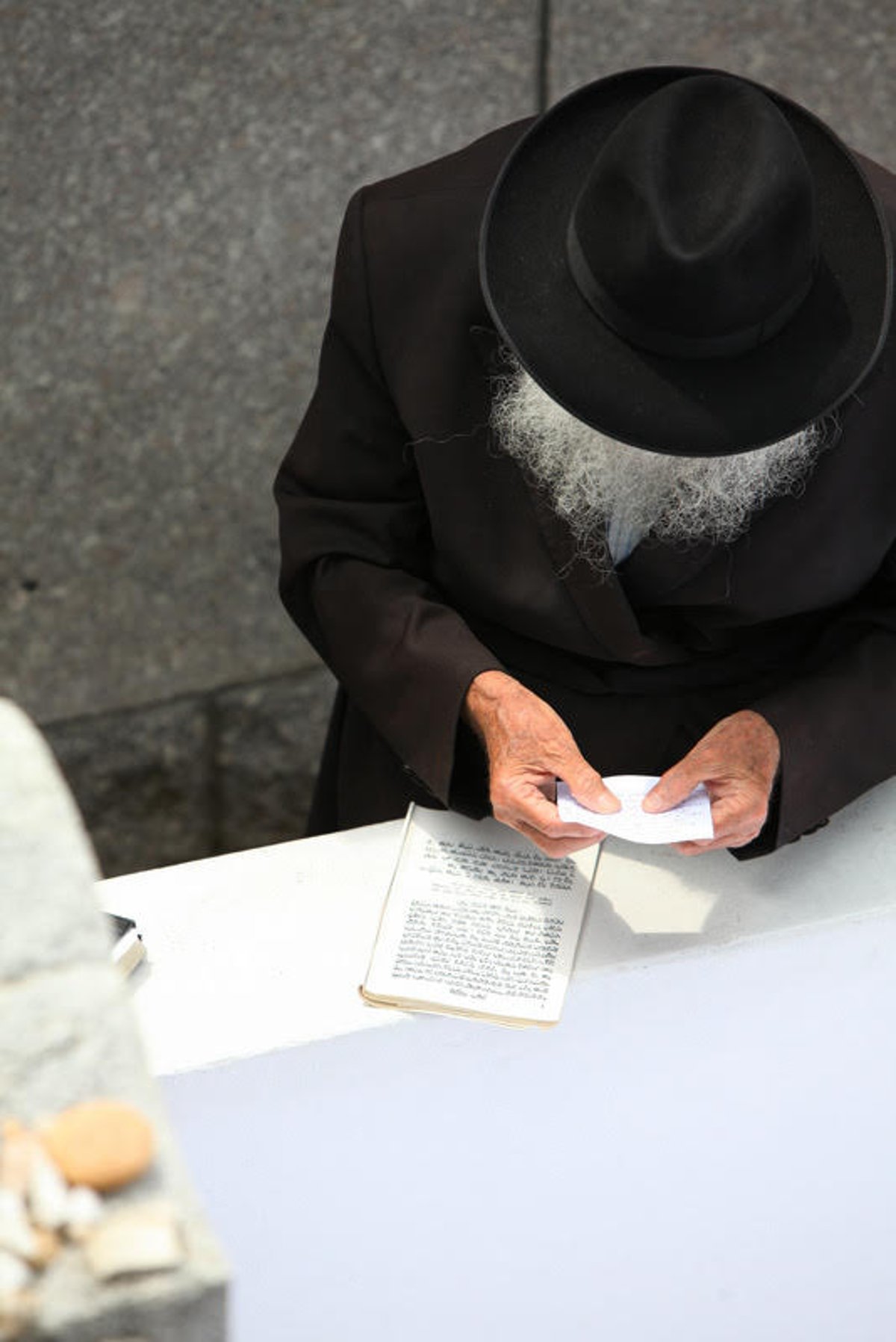 גלריה: קוראים "פדיון נפש" באהל של הרבי מליובאוויטש